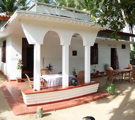 Little White House Hotell Trincomalee Eksteriør bilde