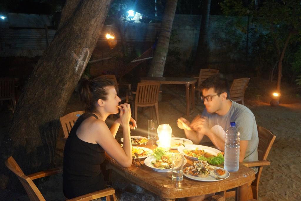 Little White House Hotell Trincomalee Eksteriør bilde