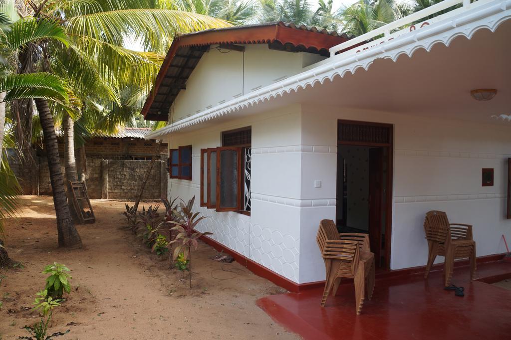Little White House Hotell Trincomalee Eksteriør bilde