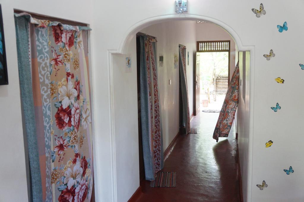 Little White House Hotell Trincomalee Eksteriør bilde