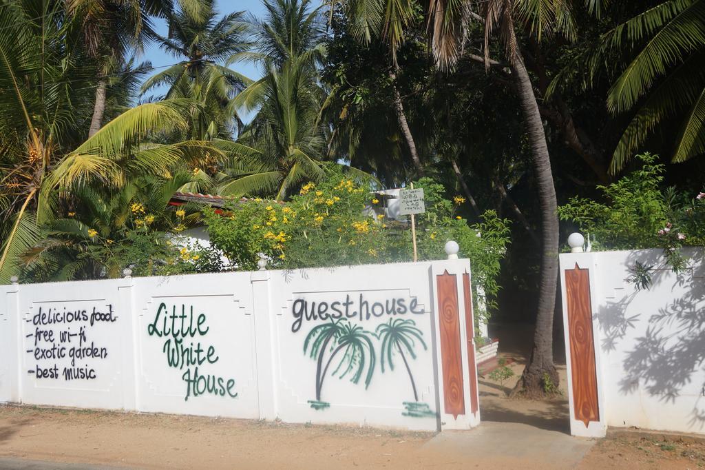 Little White House Hotell Trincomalee Eksteriør bilde