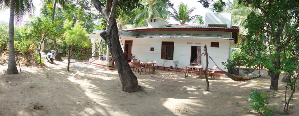 Little White House Hotell Trincomalee Eksteriør bilde