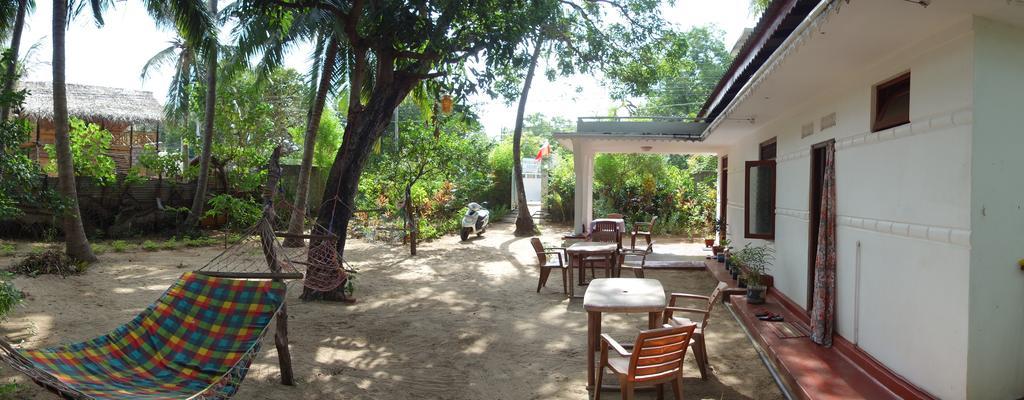 Little White House Hotell Trincomalee Eksteriør bilde