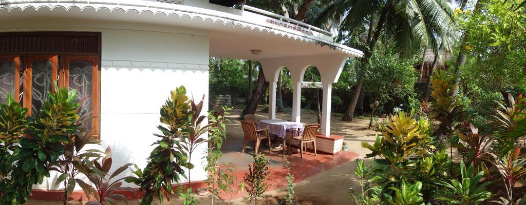 Little White House Hotell Trincomalee Eksteriør bilde