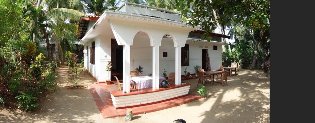Little White House Hotell Trincomalee Eksteriør bilde